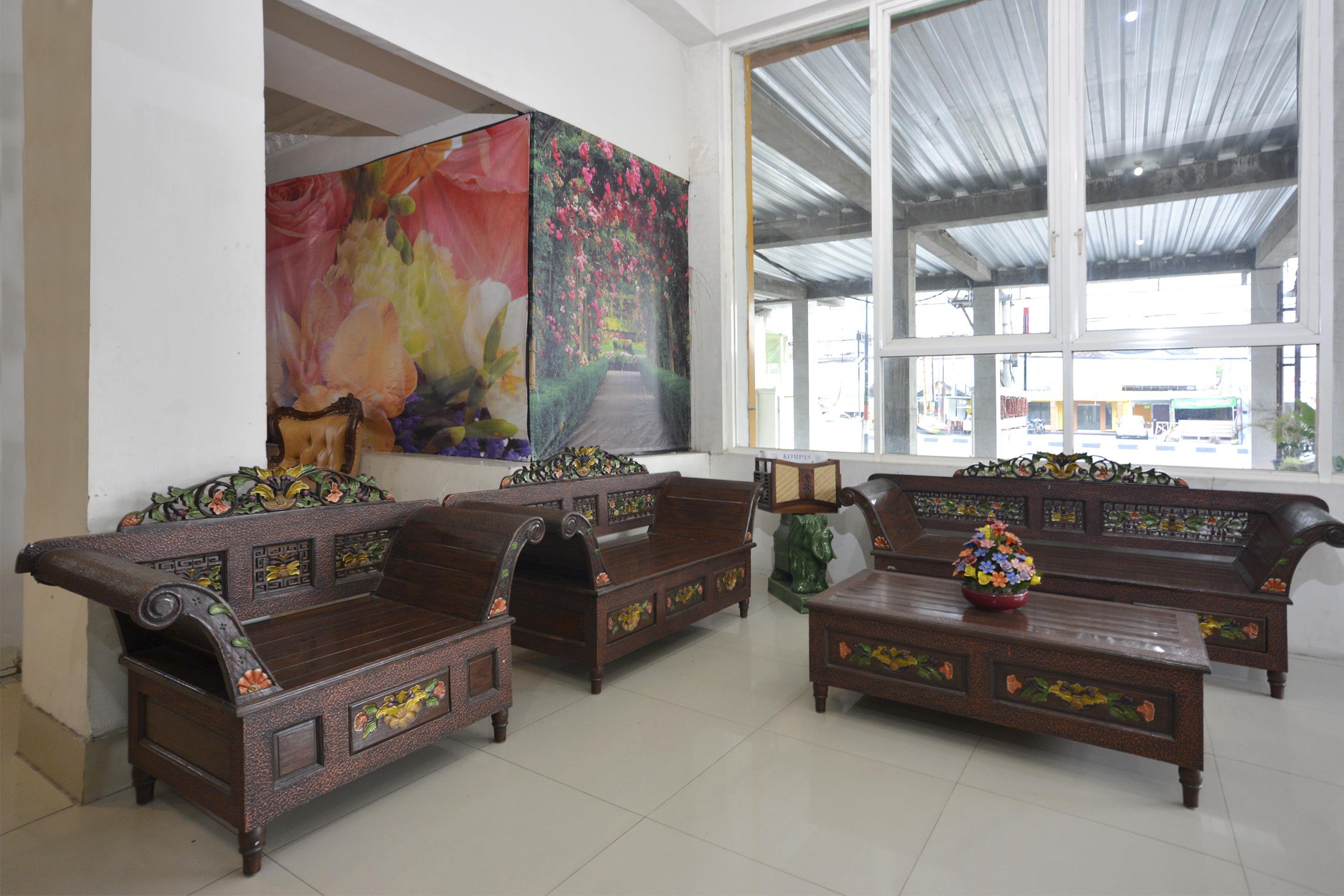 Oyo586维嘉亚酒店 Kalasan 外观 照片