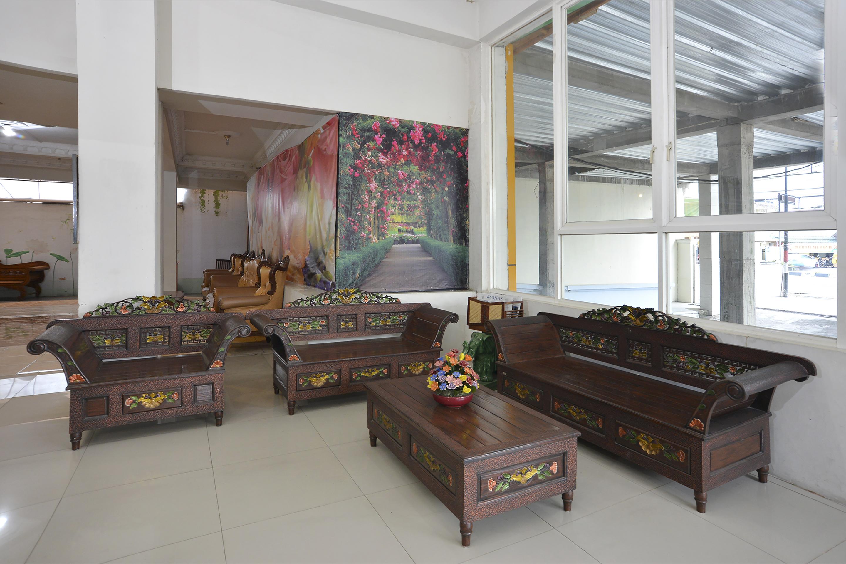 Oyo586维嘉亚酒店 Kalasan 外观 照片